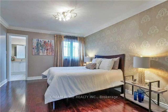 30, White Beach, Patterson, Vaughan