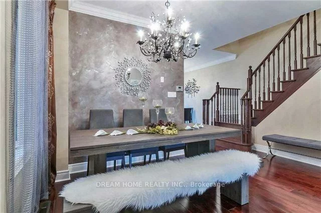 30, White Beach, Patterson, Vaughan