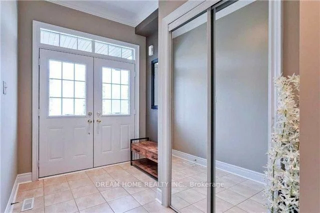 30, White Beach, Patterson, Vaughan