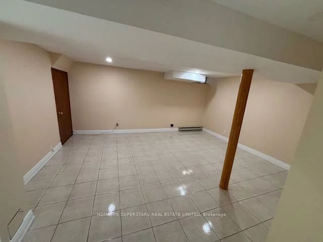 37, Cabinet, West Woodbridge, Vaughan