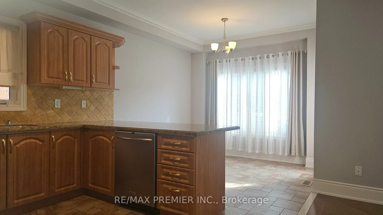 61, St Victor, Vellore Village, Vaughan