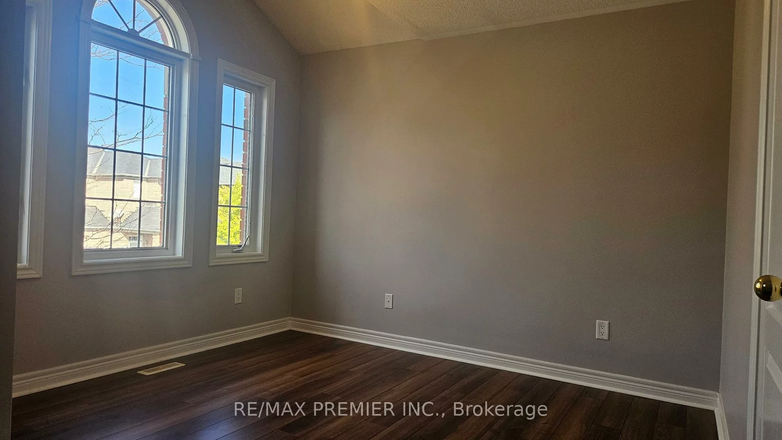 61, St Victor, Vellore Village, Vaughan