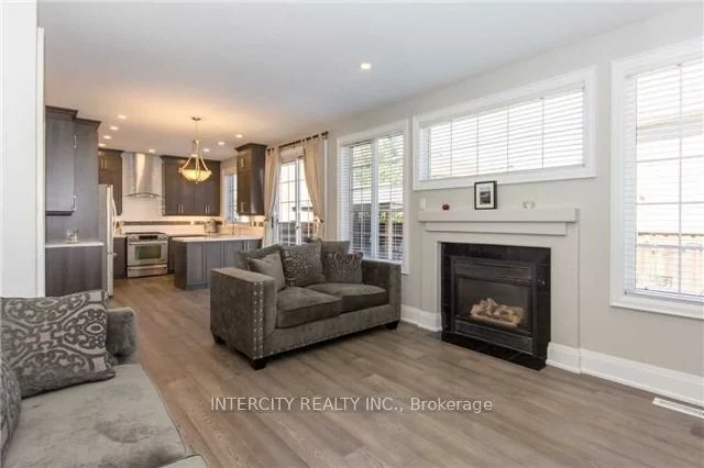 43, Crew, Vellore Village, Vaughan