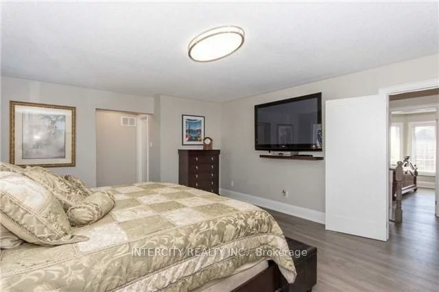 43, Crew, Vellore Village, Vaughan