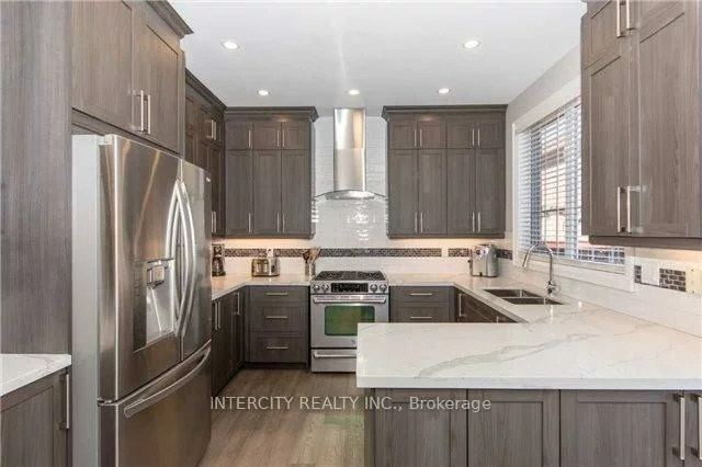 43, Crew, Vellore Village, Vaughan