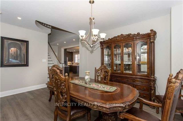 43, Crew, Vellore Village, Vaughan