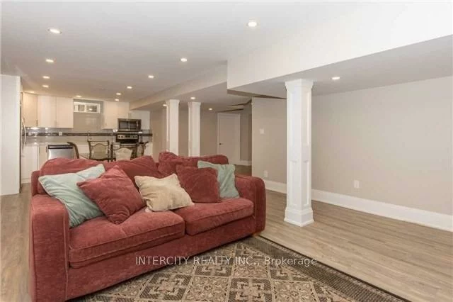 43, Crew, Vellore Village, Vaughan