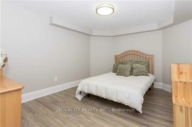 43, Crew, Vellore Village, Vaughan