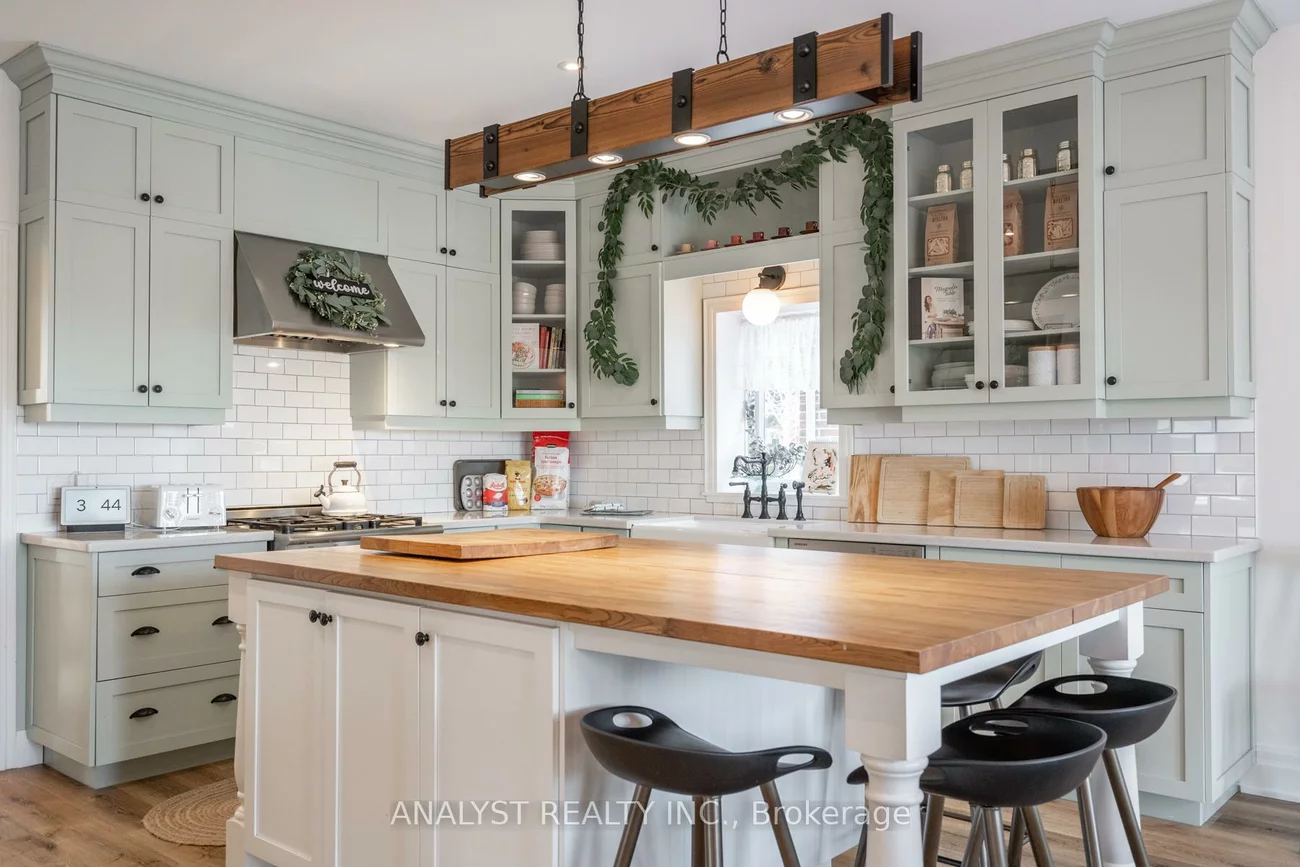 9, Napier, Kleinburg, Vaughan