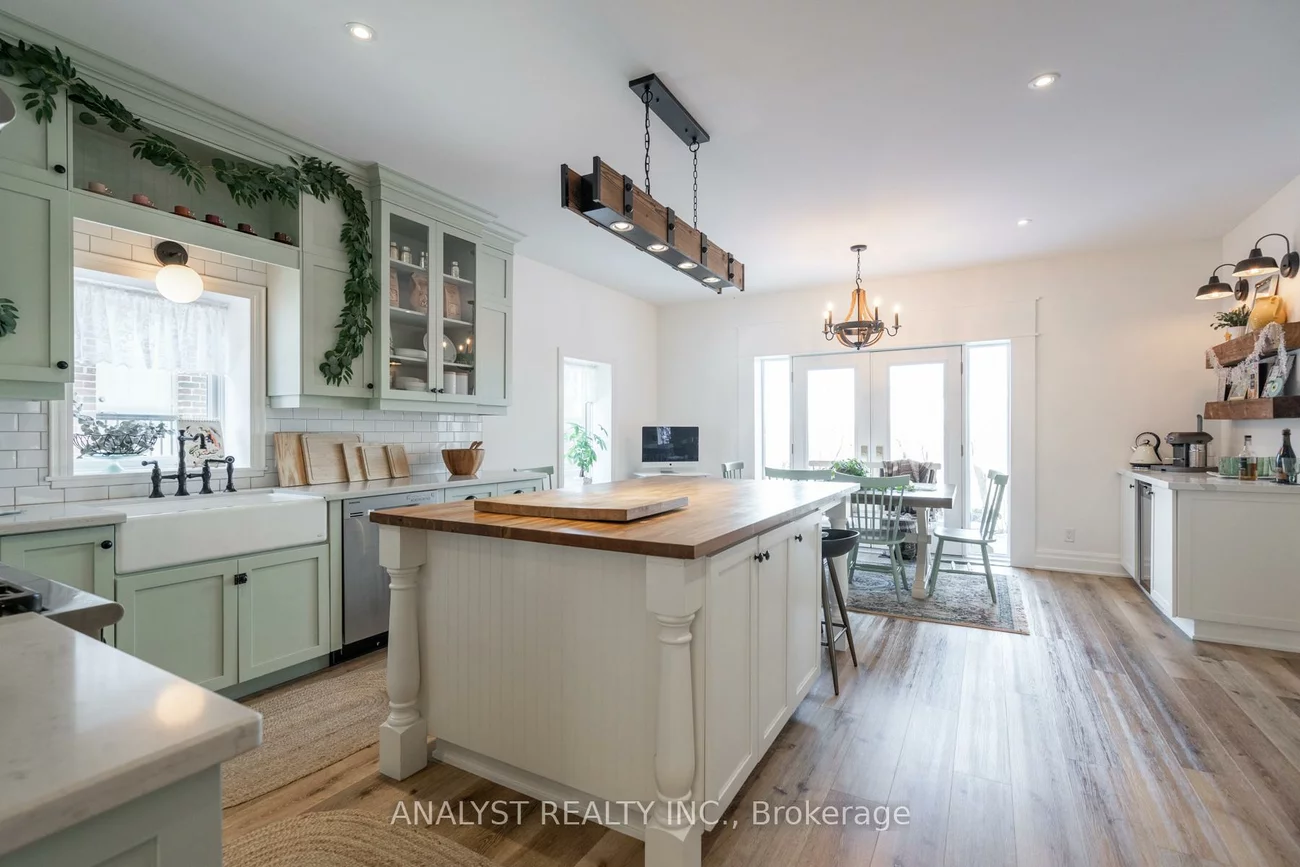 9, Napier, Kleinburg, Vaughan