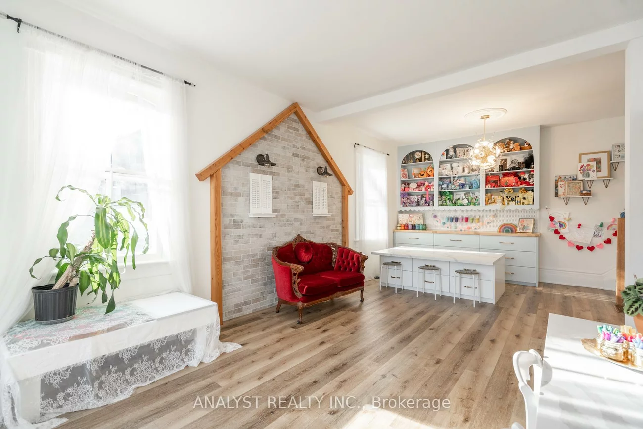 9, Napier, Kleinburg, Vaughan