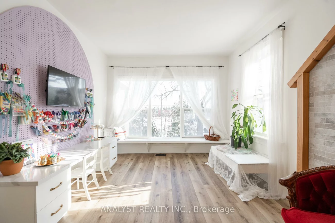 9, Napier, Kleinburg, Vaughan