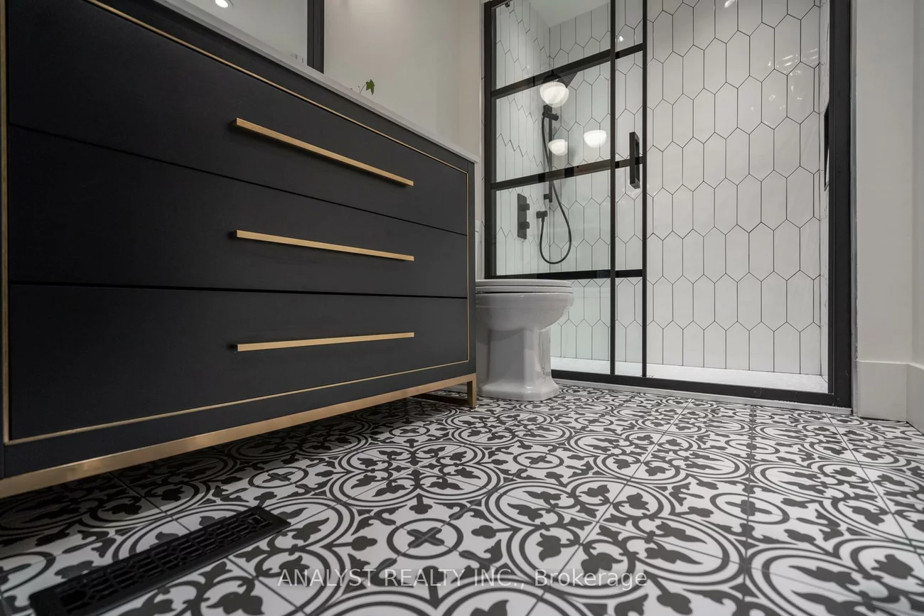 9, Napier, Kleinburg, Vaughan