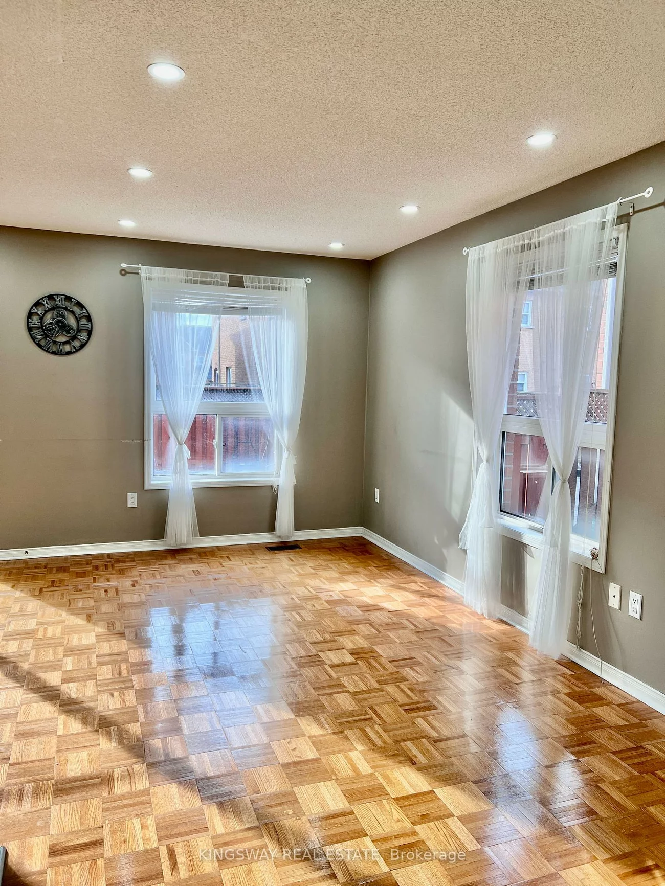 102, Lucena, Maple, Vaughan