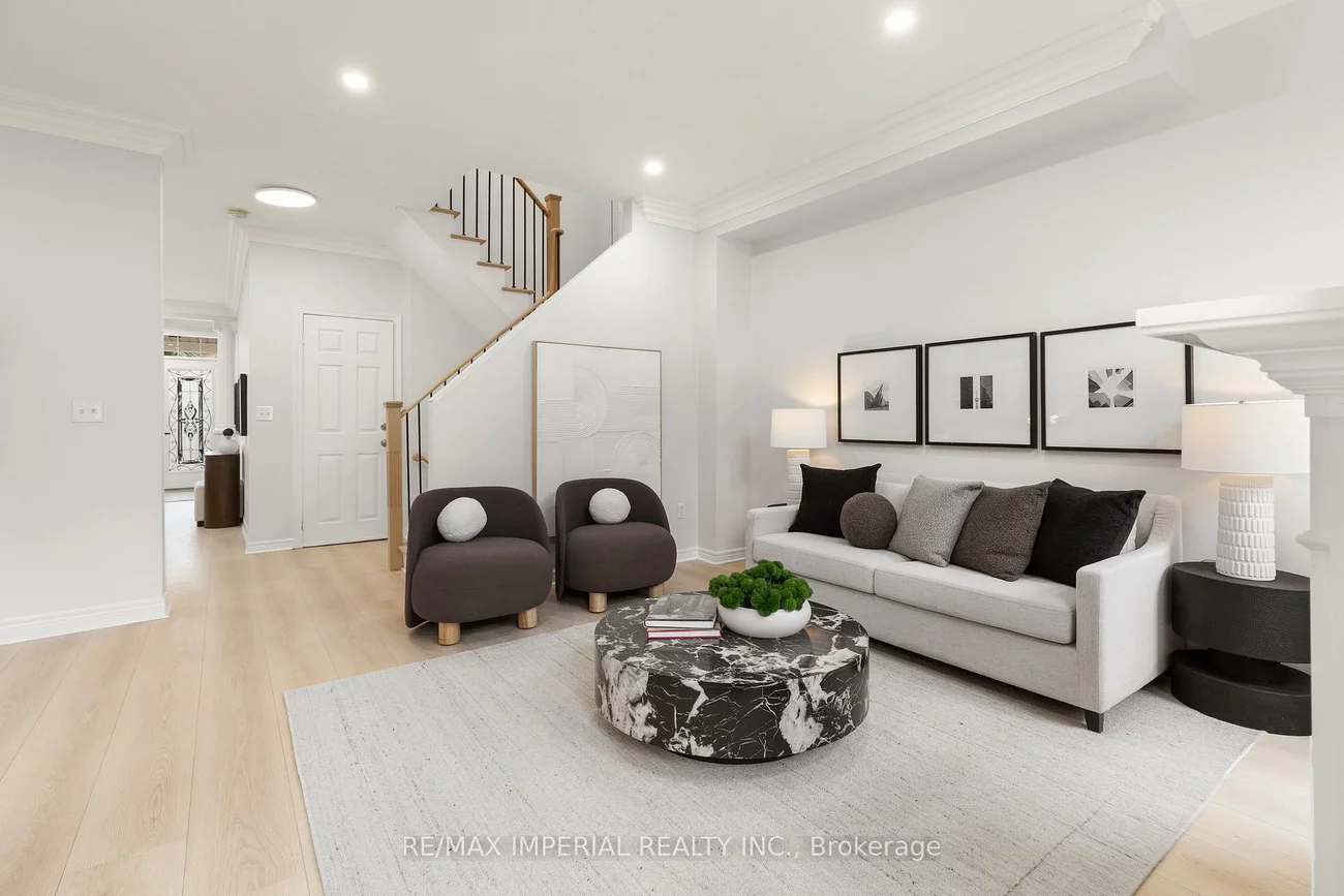 44, Hawkview, Vellore Village, Vaughan