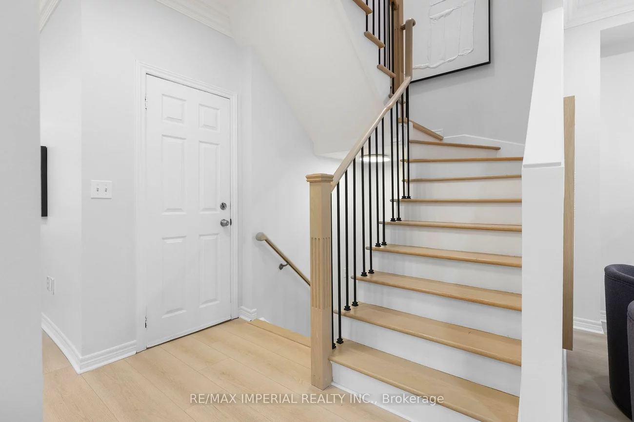 44, Hawkview, Vellore Village, Vaughan