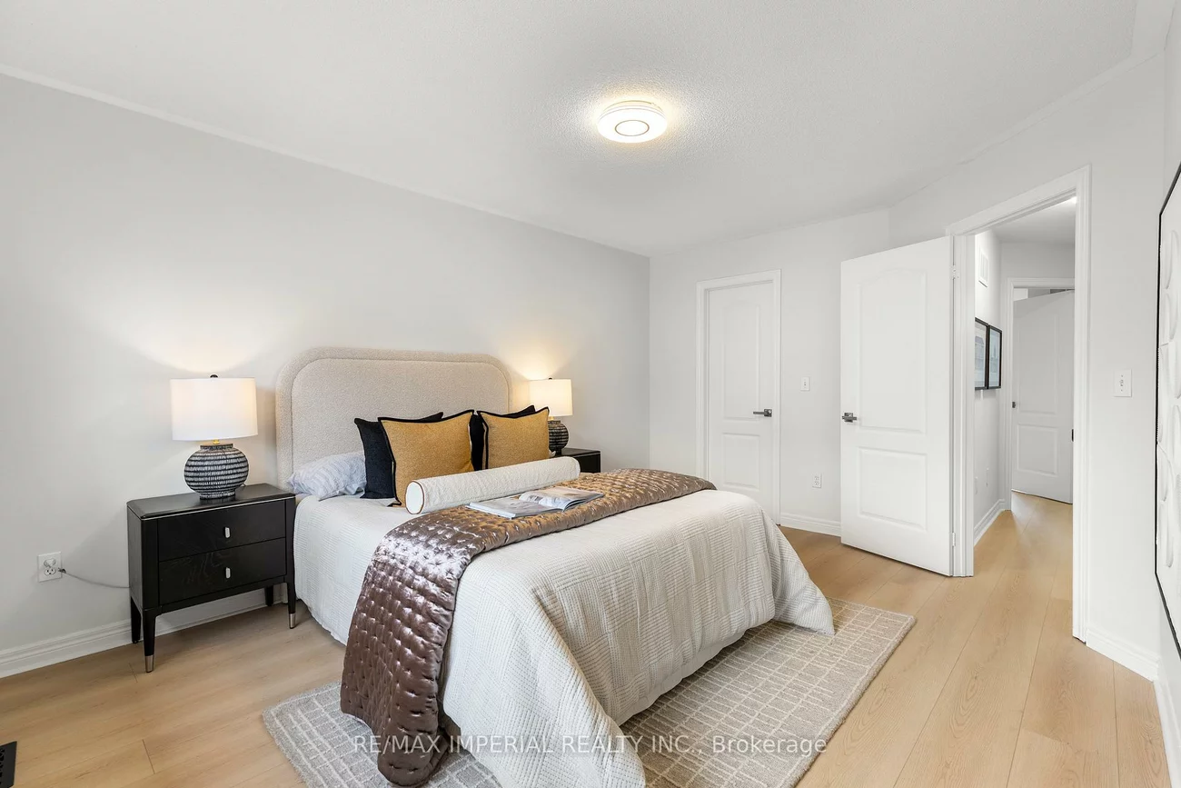 44, Hawkview, Vellore Village, Vaughan