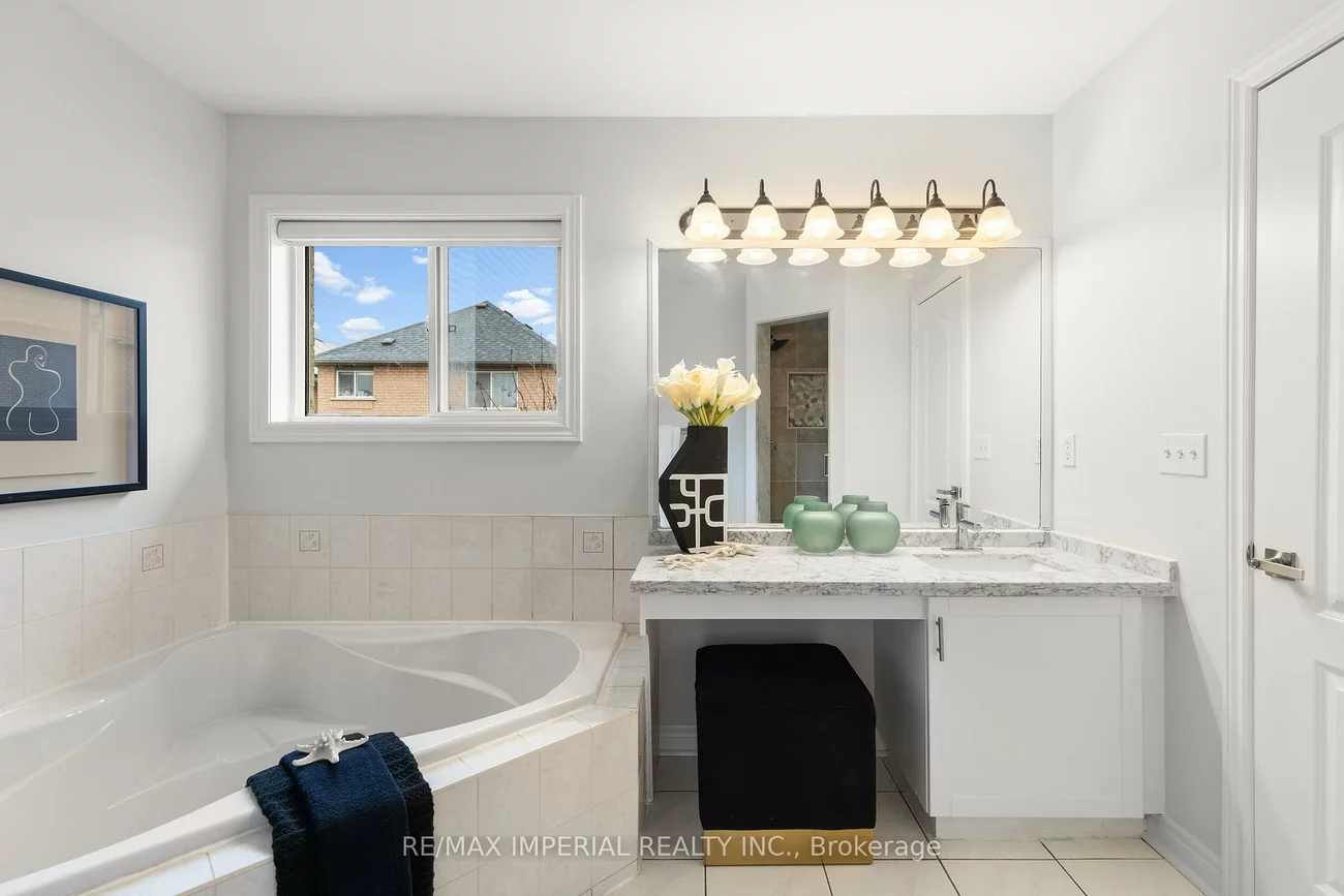 44, Hawkview, Vellore Village, Vaughan