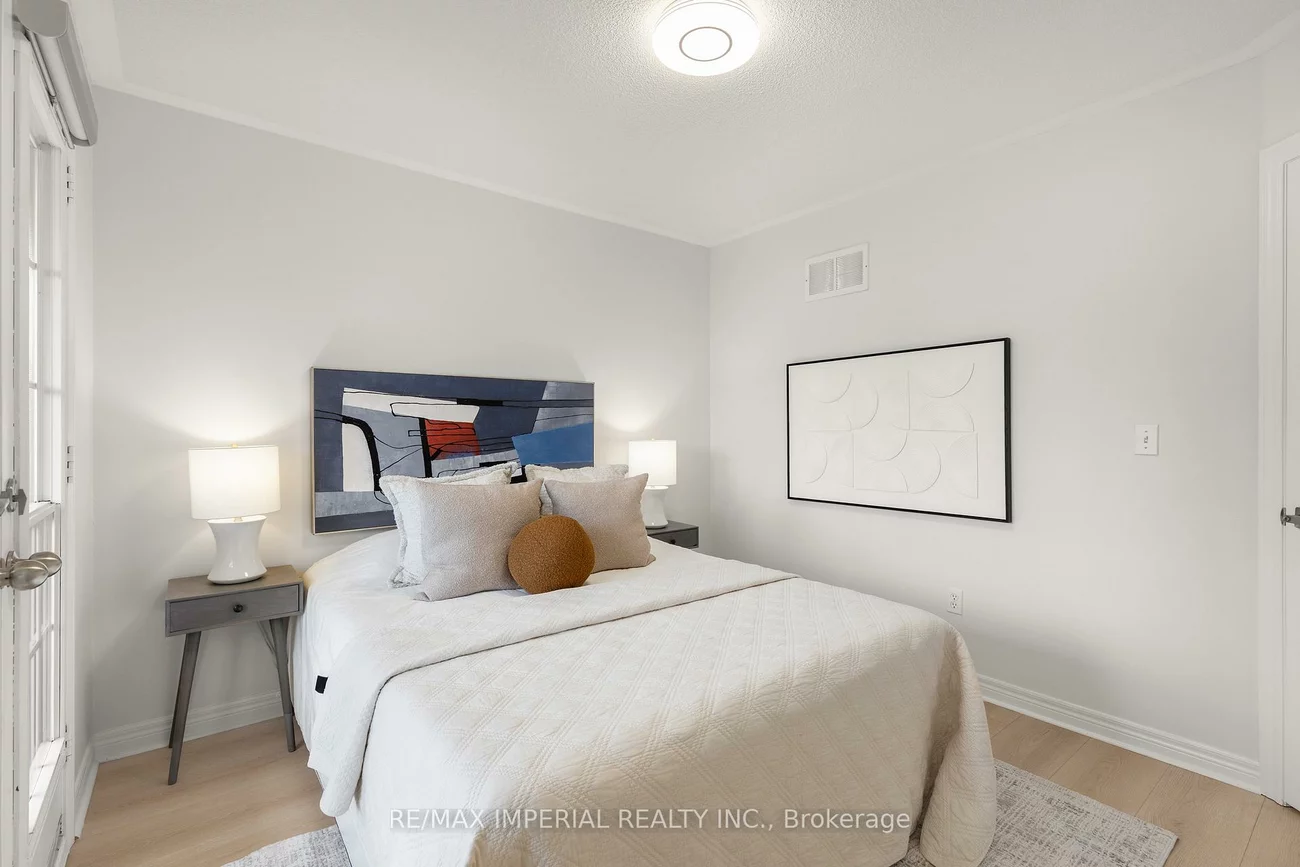 44, Hawkview, Vellore Village, Vaughan