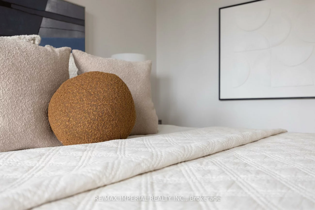 44, Hawkview, Vellore Village, Vaughan