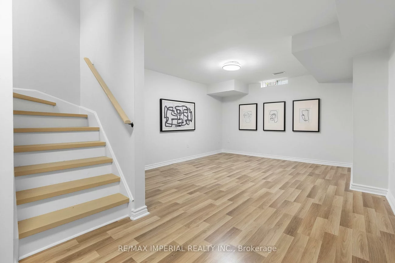 44, Hawkview, Vellore Village, Vaughan