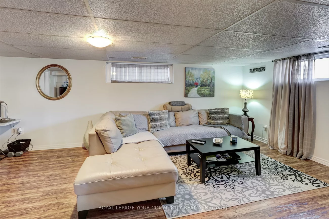 18, Railway, Maple, Vaughan