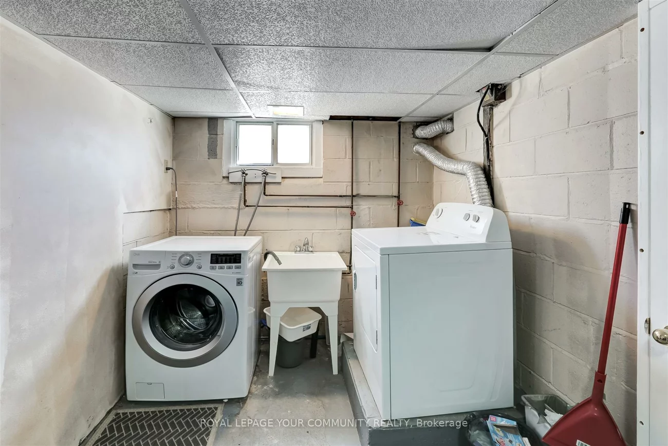 18, Railway, Maple, Vaughan