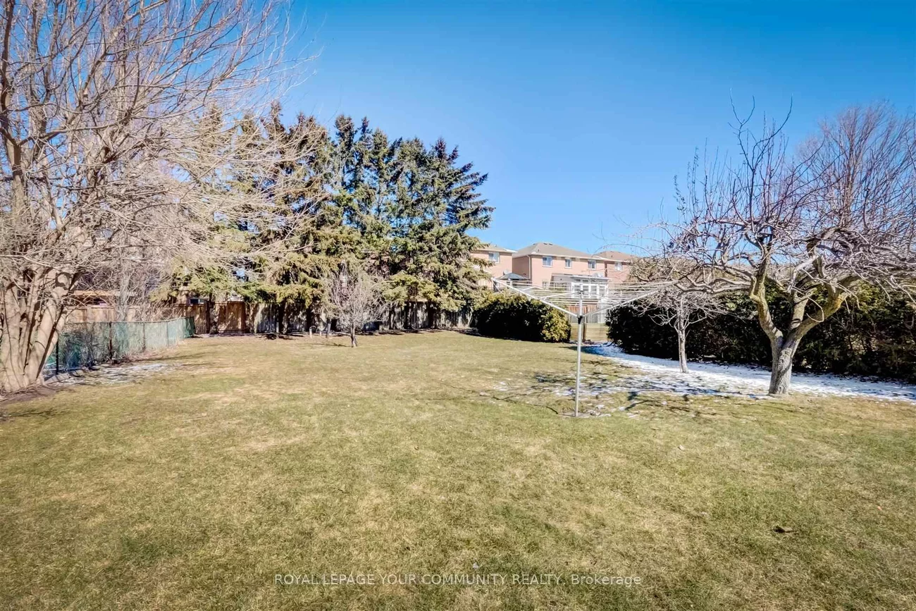 18, Railway, Maple, Vaughan