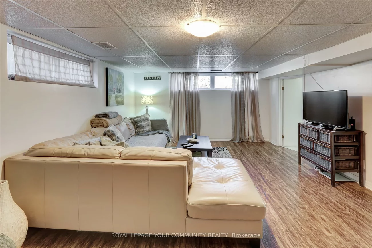 18, Railway, Maple, Vaughan