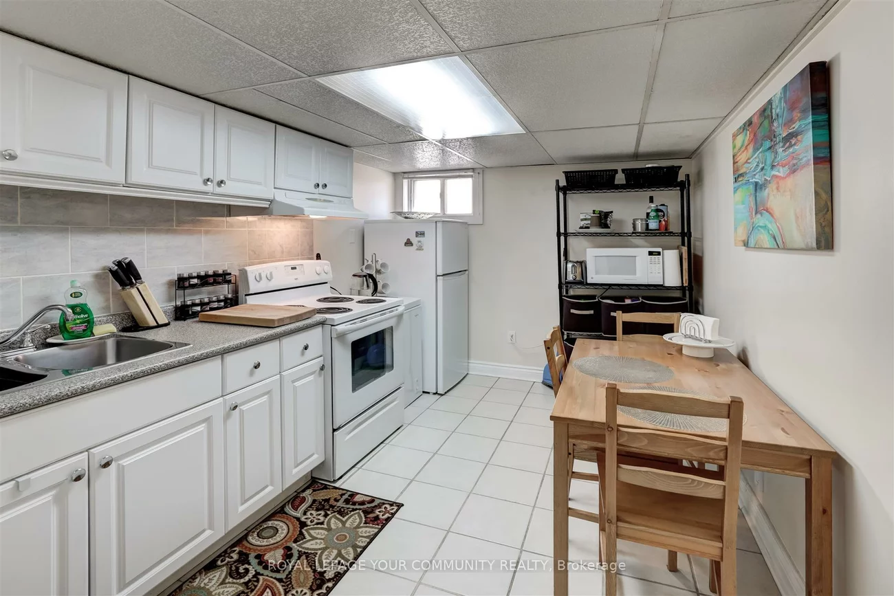 18, Railway, Maple, Vaughan