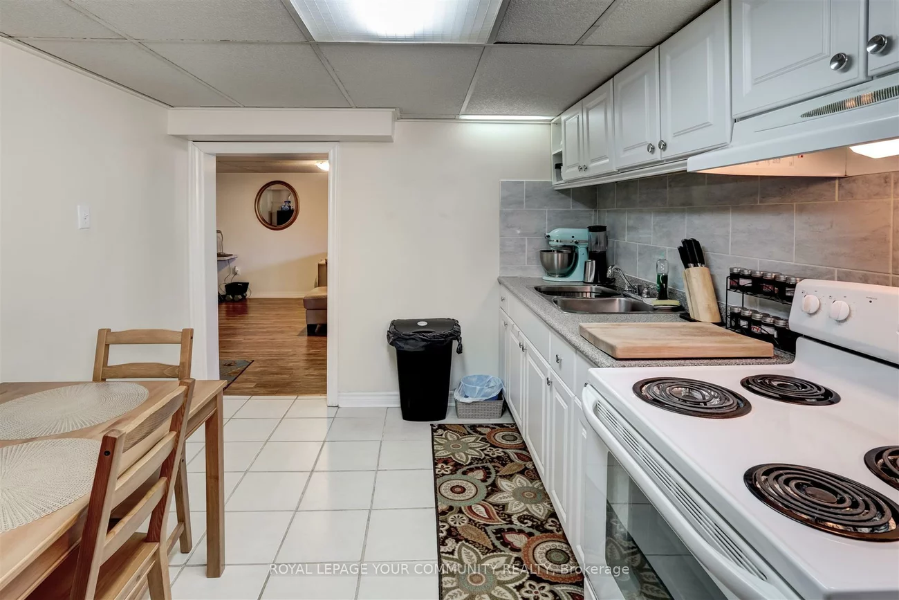 18, Railway, Maple, Vaughan