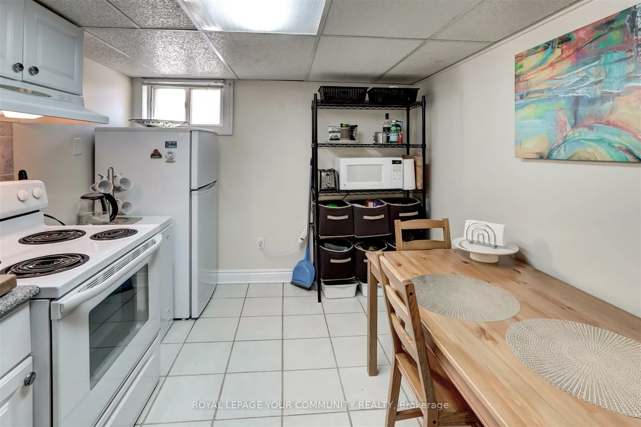 18, Railway, Maple, Vaughan