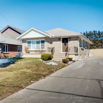 18, Railway, Maple, Vaughan