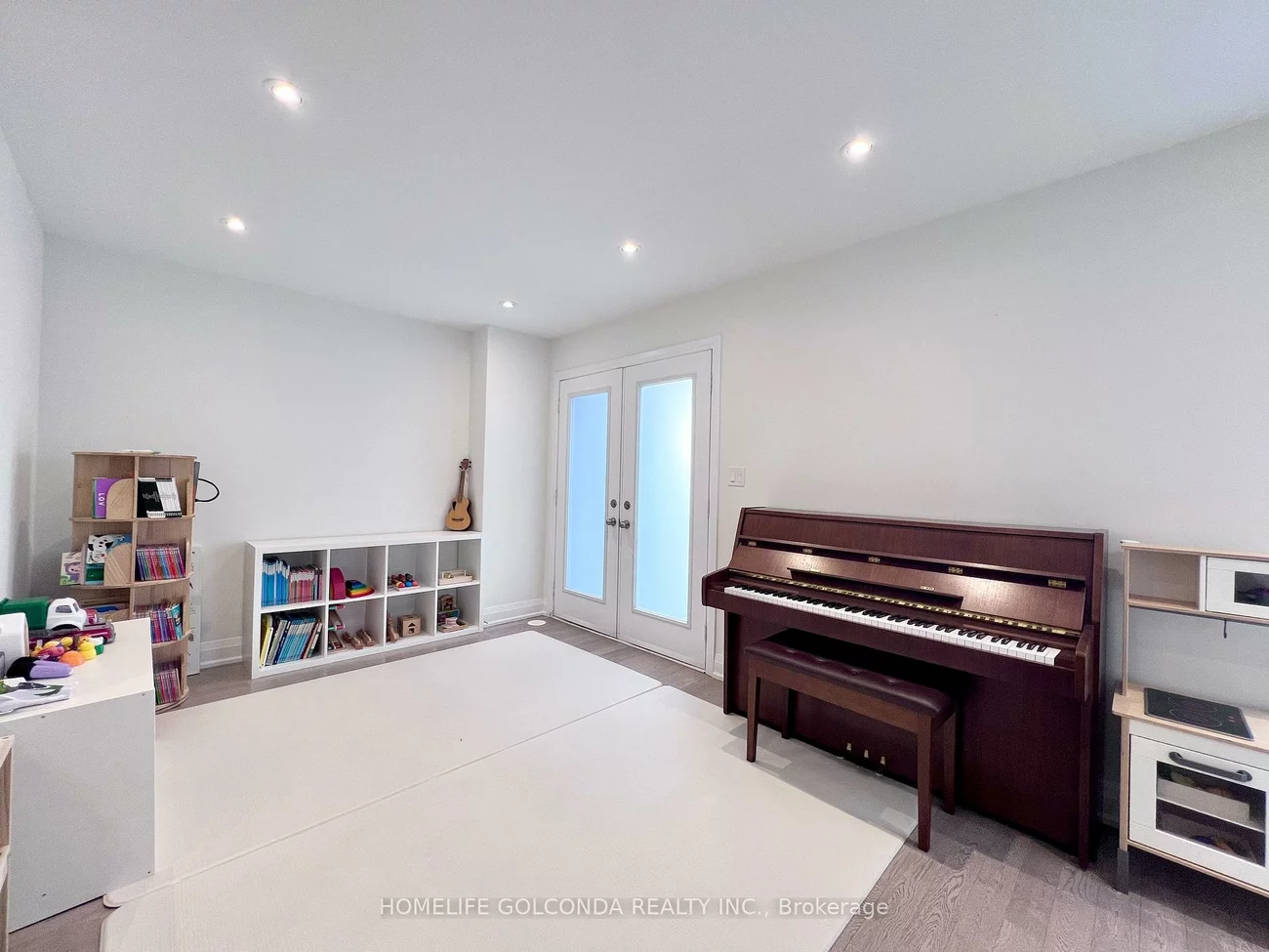 206, Moneypenny, Beverley Glen, Vaughan