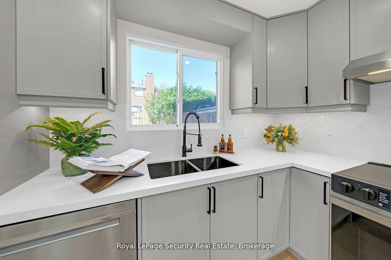 74, Andrea, East Woodbridge, Vaughan