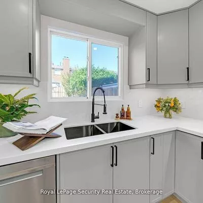 74, Andrea, East Woodbridge, Vaughan