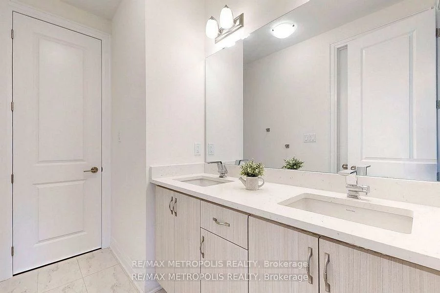 100, Ballantyne, Vellore Village, Vaughan