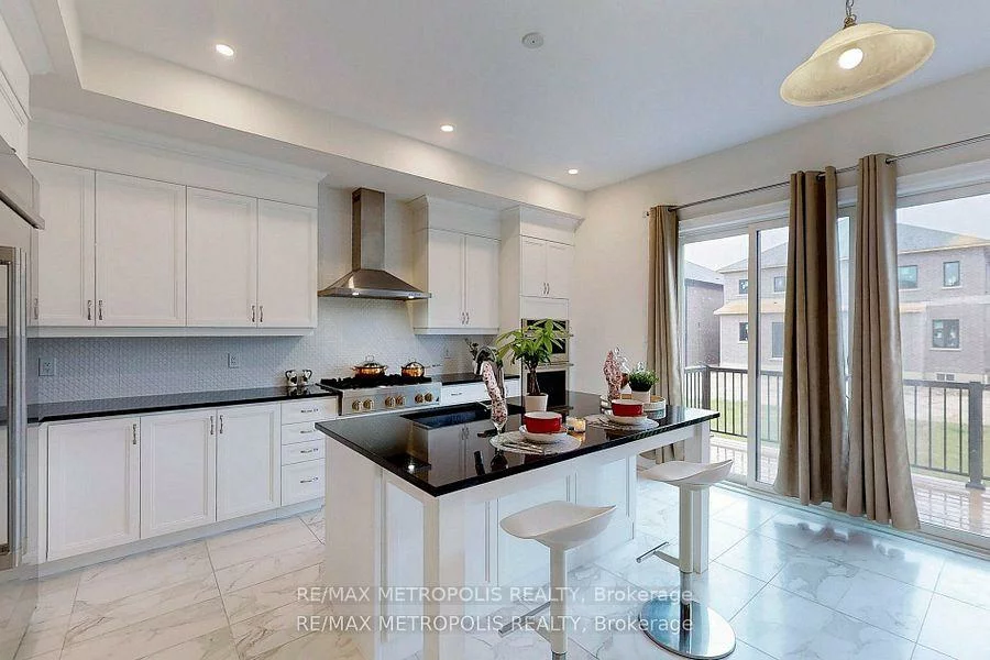 100, Ballantyne, Vellore Village, Vaughan