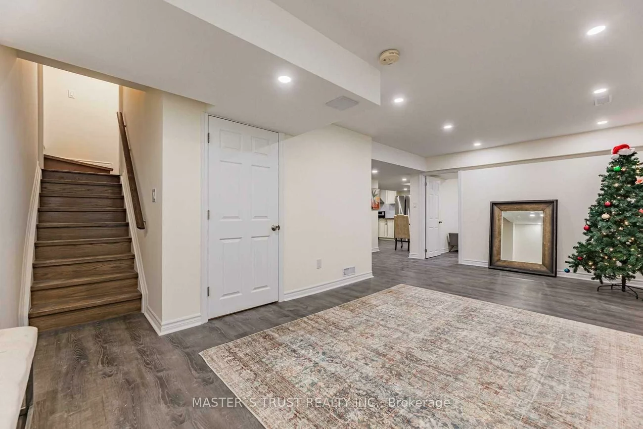 233, Shelbourne, Vellore Village, Vaughan