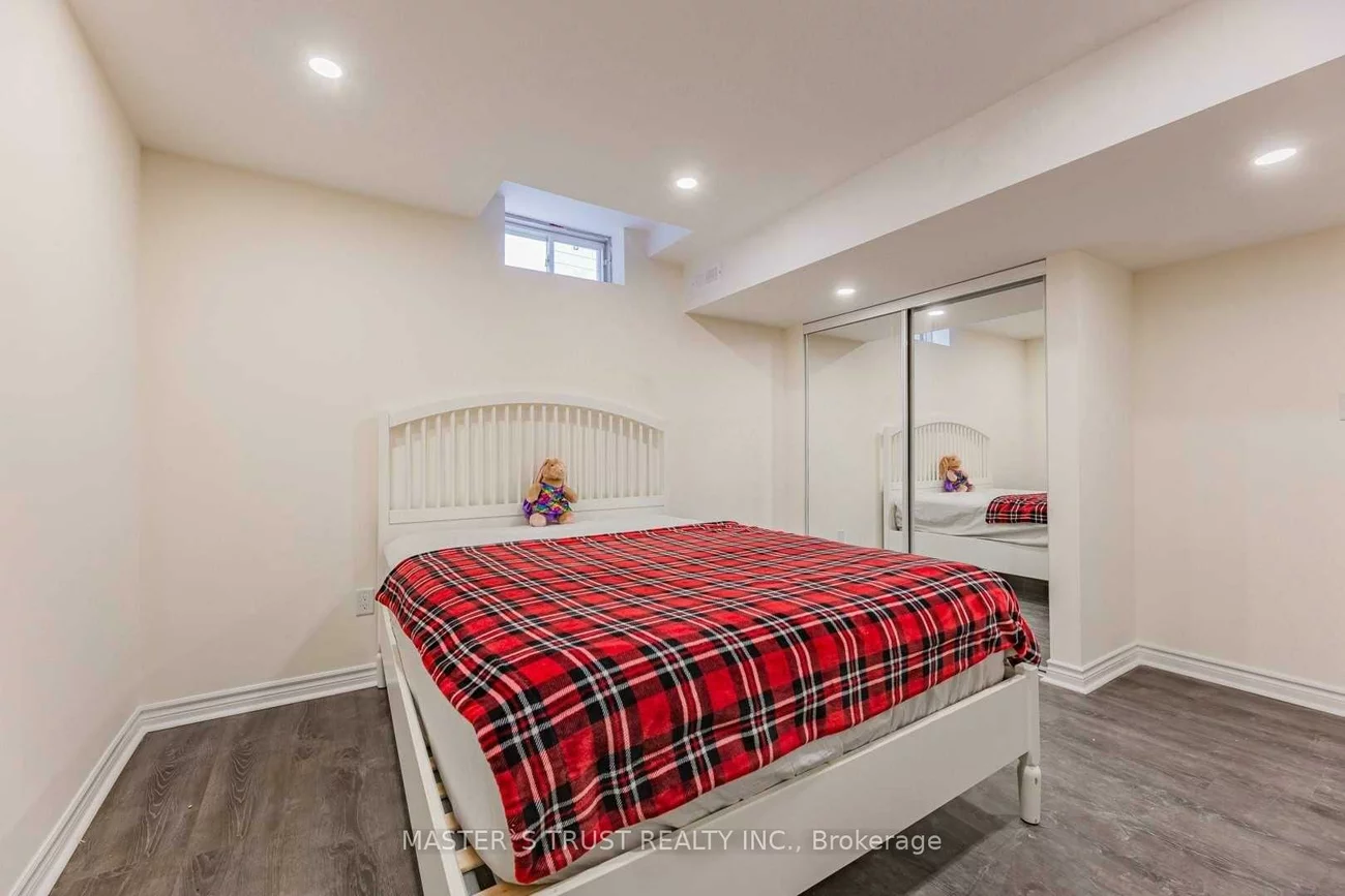 233, Shelbourne, Vellore Village, Vaughan