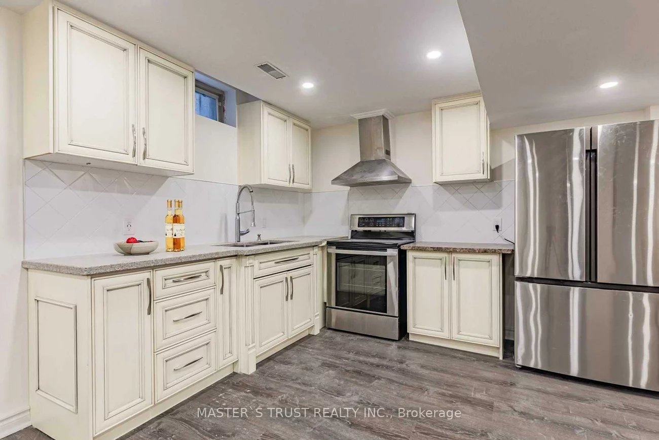 233, Shelbourne, Vellore Village, Vaughan