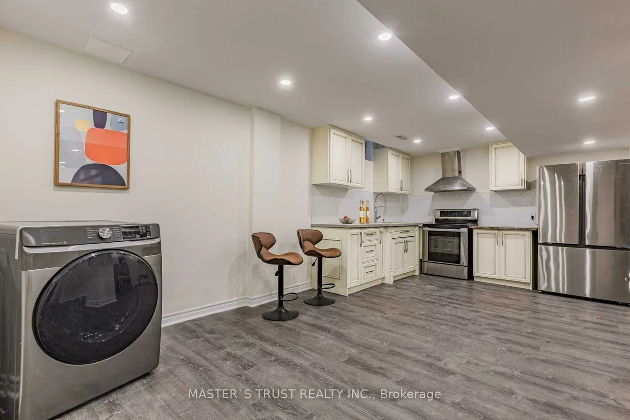 233, Shelbourne, Vellore Village, Vaughan