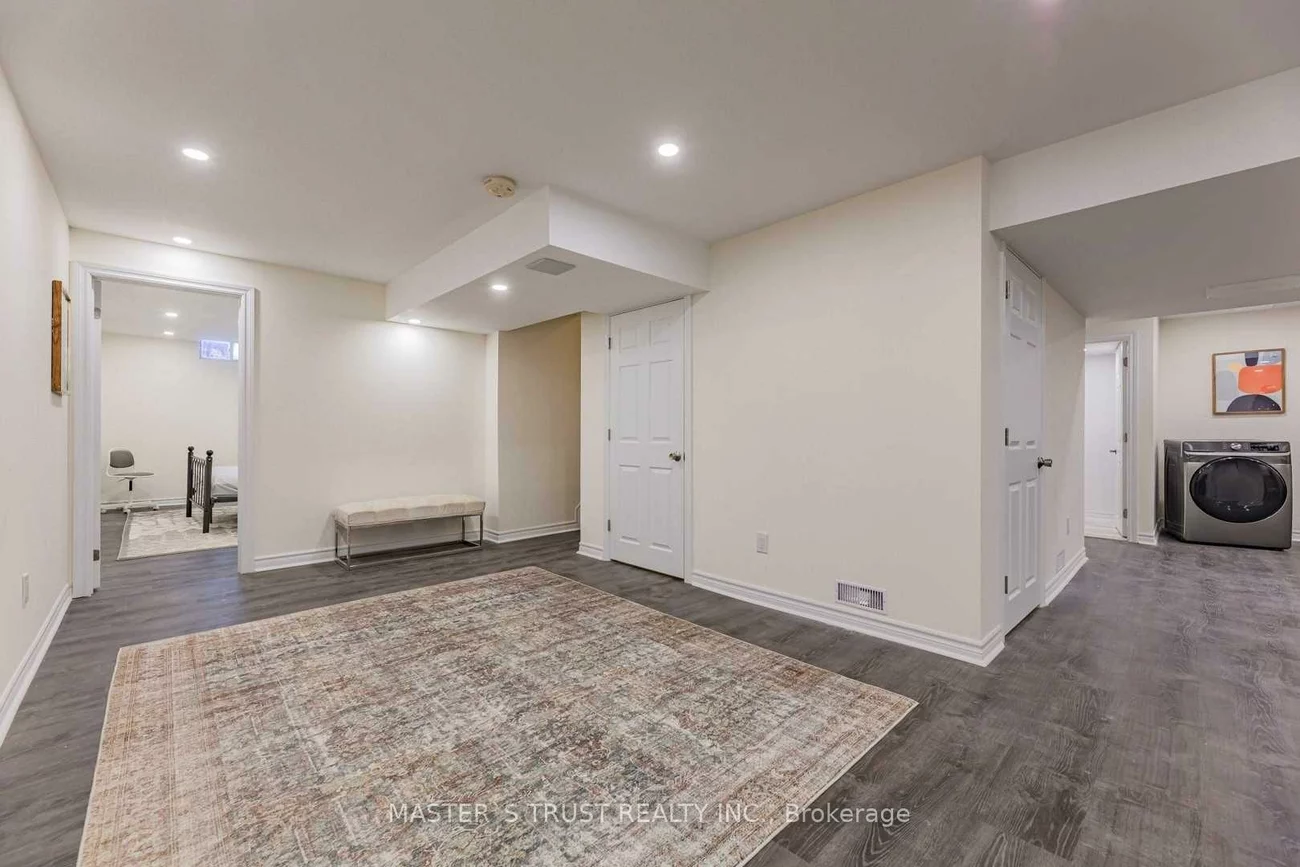 233, Shelbourne, Vellore Village, Vaughan