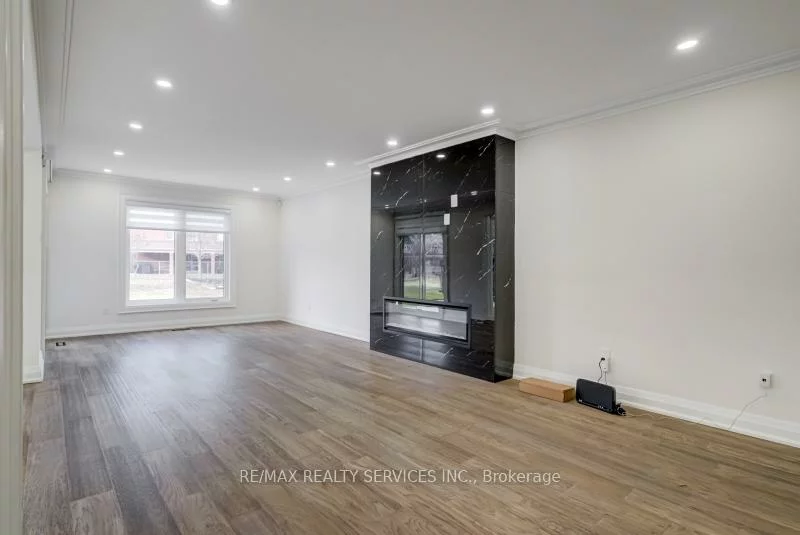 30, Queen Post, East Woodbridge, Vaughan