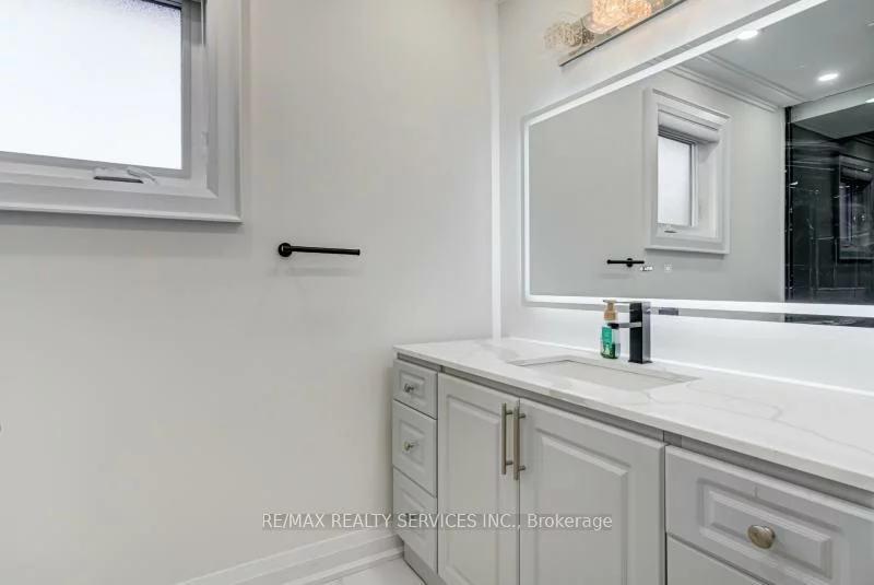 30, Queen Post, East Woodbridge, Vaughan