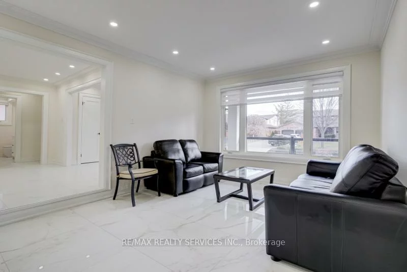 30, Queen Post, East Woodbridge, Vaughan