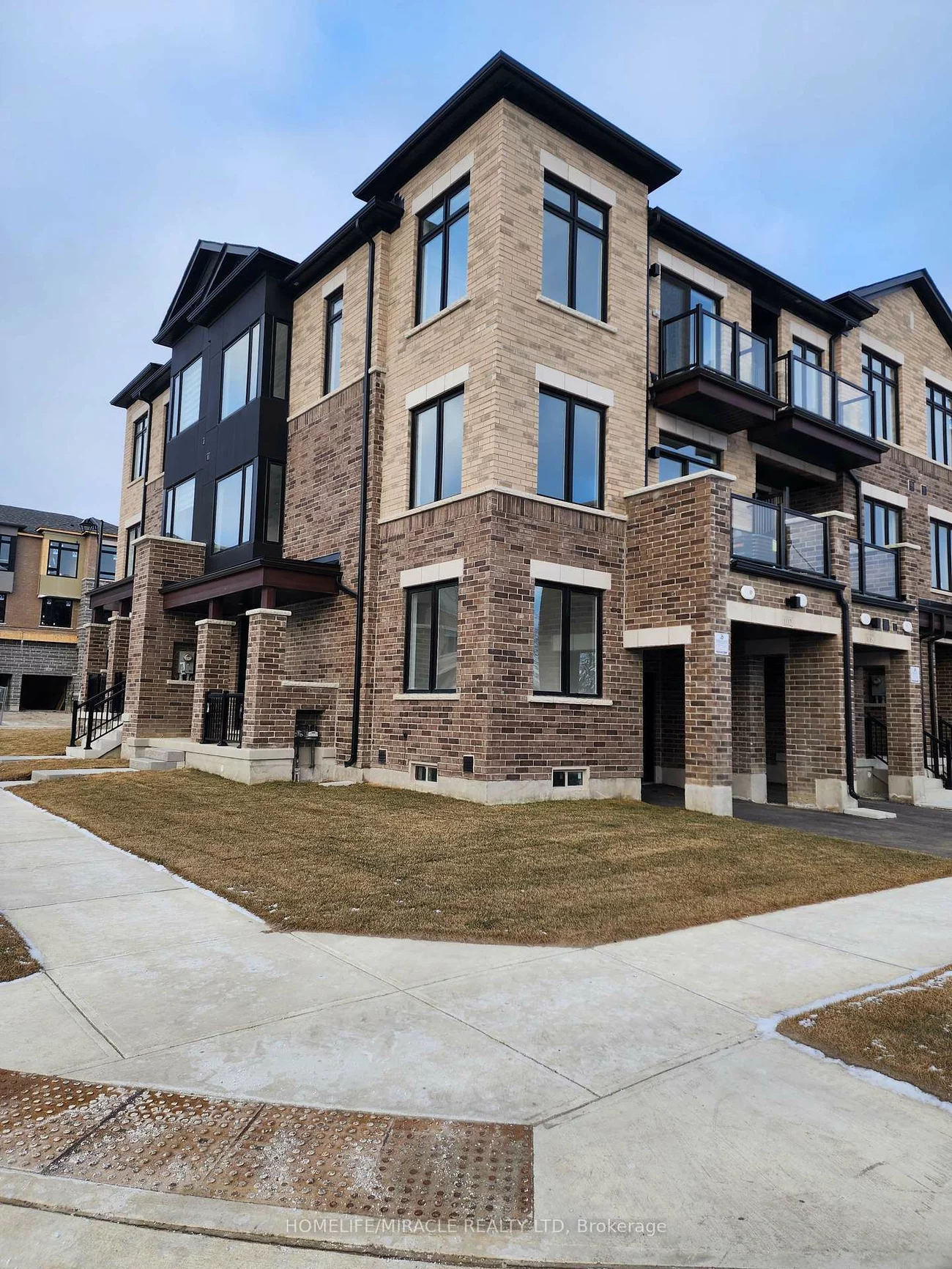 102, Thule, Vellore Village, Vaughan