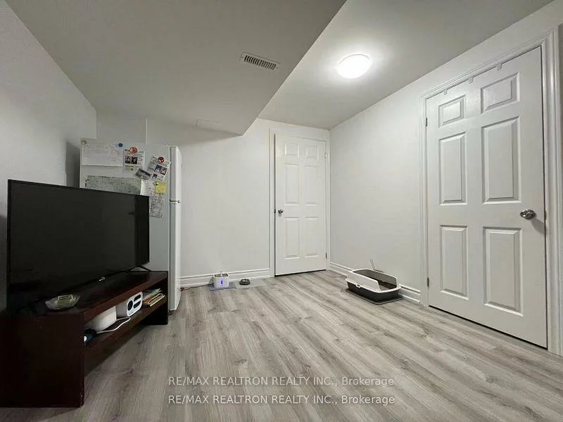 8, Queen Isabella, Vellore Village, Vaughan