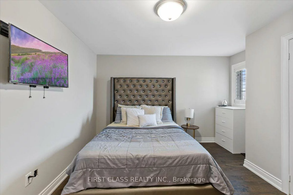 19, Ferdinand, Vellore Village, Vaughan