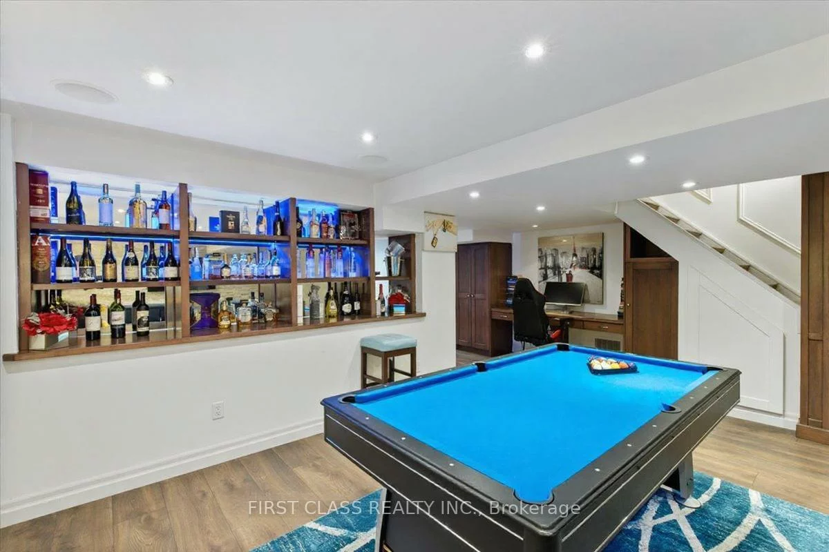 19, Ferdinand, Vellore Village, Vaughan